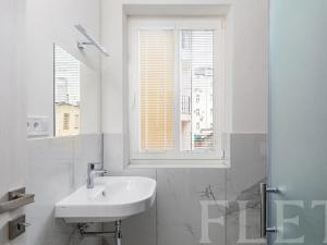 Pronájem bytu 2+kk, Praha - Smíchov, Plzeňská, 30 m2