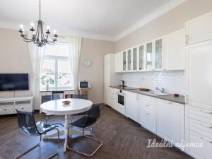Pronájem bytu 2+kk, Praha - Vinohrady, Na Kozačce, 52 m2