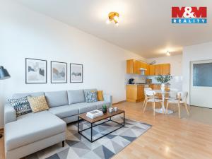 Prodej bytu 2+kk, Praha - Kyje, Pelušková, 52 m2