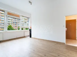 Pronájem bytu 1+kk, Praha - Stodůlky, Petržílkova, 32 m2
