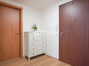 Pronájem bytu 2+kk, Praha - Modřany, Vrátnická, 55 m2