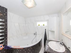 Prodej rodinného domu, Všemina, 286 m2