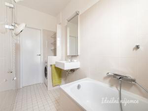 Pronájem bytu 2+1, Praha - Košíře, Pod Šmukýřkou, 61 m2