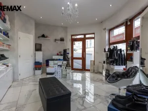 Prodej obchodního prostoru, Karlovy Vary, Zámecký vrch, 30 m2