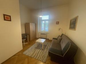 Pronájem bytu 1+kk, Praha - Vršovice, Holandská, 17 m2