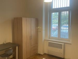 Pronájem bytu 1+kk, Praha - Vršovice, Holandská, 17 m2