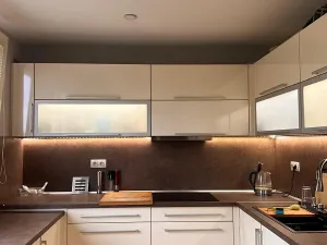 Prodej bytu 2+1, Karlovy Vary, Maďarská, 61 m2