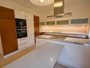 Pronájem rodinného domu, Praha - Kunratice, Ke hrádku, 417 m2