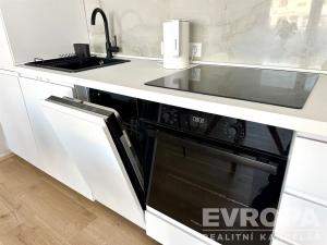 Pronájem bytu 1+kk, Praha - Dolní Chabry, Ústecká, 67 m2