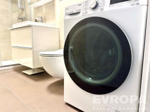 Pronájem bytu 1+kk, Praha - Dolní Chabry, Ústecká, 67 m2