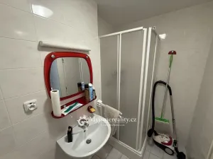 Pronájem obchodního prostoru, Zlín, náměstí Práce, 22 m2