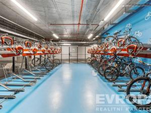 Pronájem kanceláře, Praha - Holešovice, Plynární, 648 m2