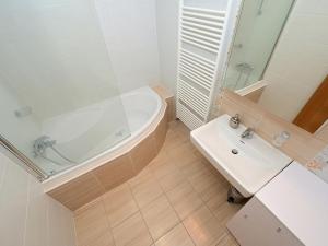 Pronájem bytu 3+kk, Praha - Kobylisy, Ke Stírce, 72 m2