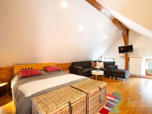 Prodej vícegeneračního domu, Benešov nad Černou, 295 m2