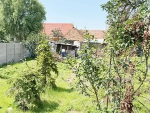 Prodej podílu pozemku pro bydlení, Pouzdřany, Hlavní, 902 m2
