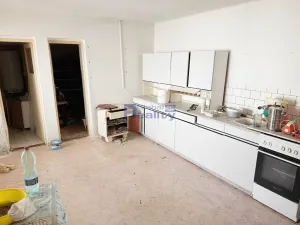 Prodej podílu pozemku pro bydlení, Pouzdřany, Hlavní, 902 m2