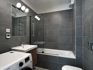 Pronájem bytu 2+kk, Praha - Karlín, U Sluncové, 56 m2