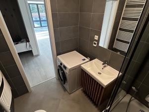 Pronájem bytu 2+kk, Praha - Karlín, U Sluncové, 56 m2