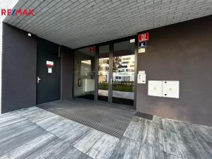 Pronájem bytu 2+kk, Praha - Karlín, U Sluncové, 56 m2