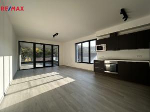 Pronájem bytu 2+kk, Praha - Karlín, U Sluncové, 56 m2