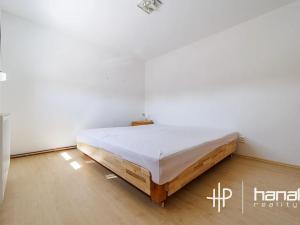 Prodej výrobních prostor, Dolany, 900 m2