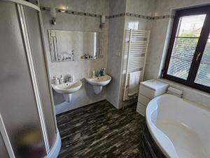 Prodej rodinného domu, Rožmitál pod Třemšínem, Sladkovského, 200 m2