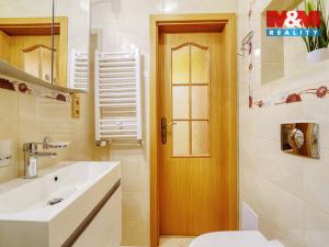 Prodej bytu 1+1, Karlovy Vary, Svahová, 50 m2