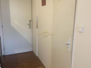 Pronájem bytu 1+kk, Praha - Prosek, Veltruská, 20 m2