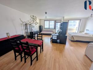 Pronájem bytu 1+kk, Praha - Holešovice, Osadní, 77 m2