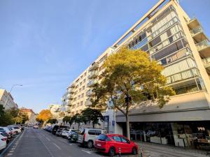 Pronájem bytu 1+kk, Praha - Holešovice, Osadní, 77 m2