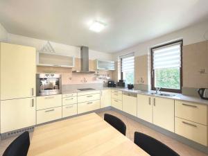 Pronájem rodinného domu, Trnová, 198 m2