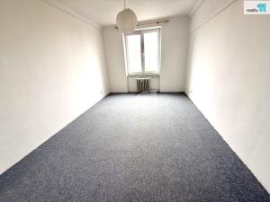 Pronájem bytu 3+1, Karlovy Vary - Rybáře, Majakovského, 79 m2