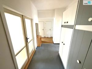 Pronájem bytu 3+1, Karlovy Vary - Rybáře, Majakovského, 79 m2