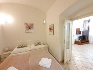 Pronájem bytu 2+kk, Praha - Nové Město, Ostrovní, 30 m2