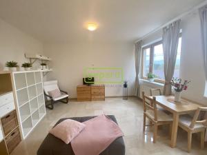 Pronájem bytu 1+kk, Dobřichovice, 5. května, 34 m2