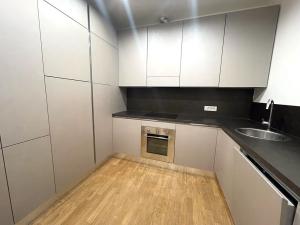 Pronájem bytu 2+kk, Praha - Karlín, Sokolovská, 98 m2