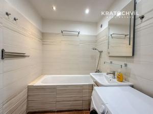 Pronájem bytu 3+kk, Praha - Bohnice, Cafourkova, 54 m2