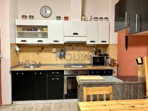 Prodej bytu 2+kk, Milovice, Lesní, 50 m2