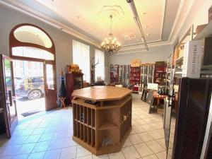 Prodej obchodního prostoru, Karlovy Vary, Mariánskolázeňská, 68 m2