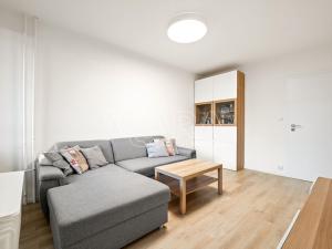 Pronájem bytu 3+1, Praha - Kobylisy, Střekovská, 64 m2