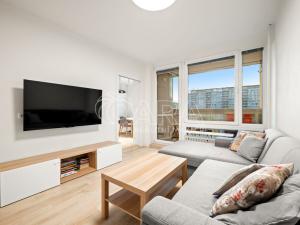 Pronájem bytu 3+1, Praha - Kobylisy, Střekovská, 64 m2