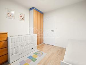 Pronájem bytu 3+1, Praha - Kobylisy, Střekovská, 64 m2