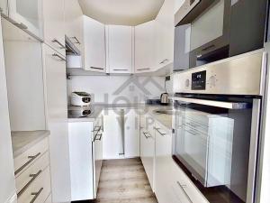 Pronájem bytu 2+kk, Praha - Kobylisy, Bojasova, 46 m2