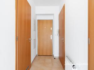 Pronájem bytu 1+kk, Praha - Prosek, Valečovská, 48 m2