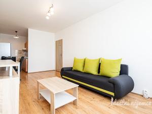 Pronájem bytu 2+kk, Praha - Kobylisy, Šiškova, 45 m2
