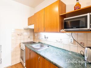 Pronájem bytu 2+kk, Praha - Kobylisy, Šiškova, 45 m2