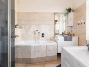 Prodej bytu 3+1, Křemže, Náměstí, 69 m2