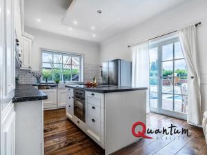 Prodej rodinného domu, Praha - Horní Počernice, Na Myšině, 327 m2