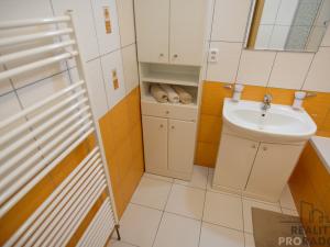 Pronájem bytu 2+kk, Olomouc, Novosadský dvůr, 51 m2