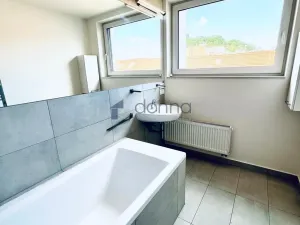 Pronájem bytu 2+kk, Praha, Křížová, 66 m2